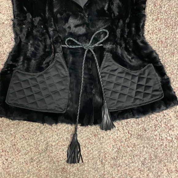 Carolina Herrera fur vest - Picture 2 of 13